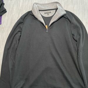 Men’s Large Black 1/4 zip Banana Republic Sweater. Nee. Smoke free home.